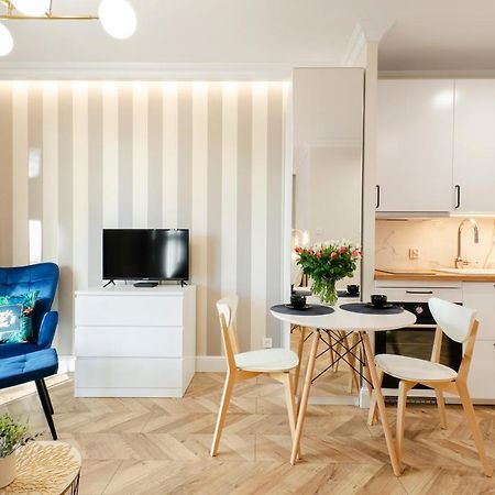 Sky Home- Blue Apartament -Manufaktura, Bezplatny Parking, Klima, Dostep Na Kod Lodz  Luaran gambar